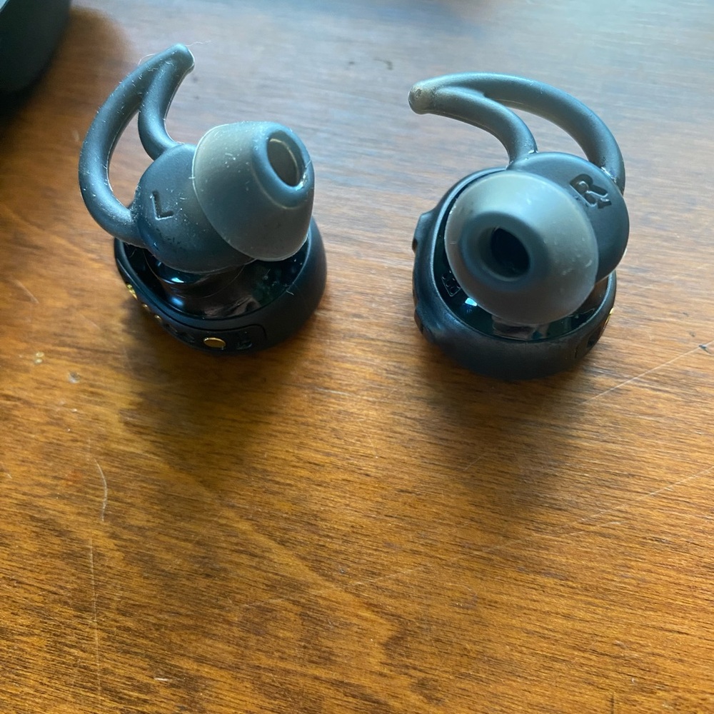 Bose Black Earbud Headphones - Picture 7 of 8